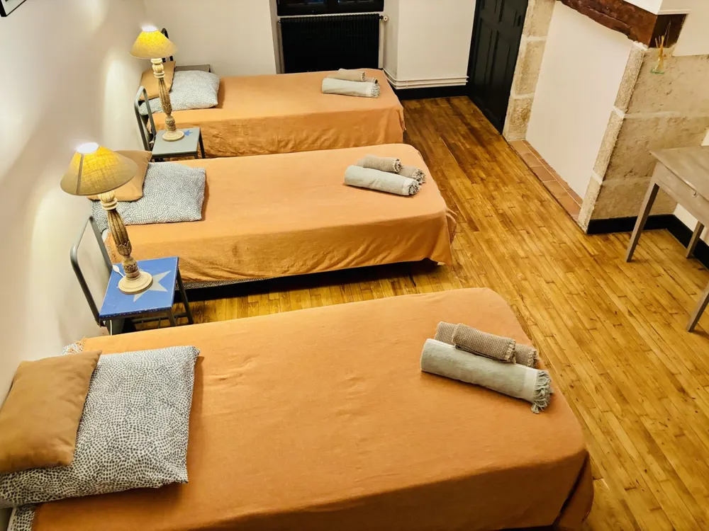 Anvers bedroom with three single beds and bedside lamps