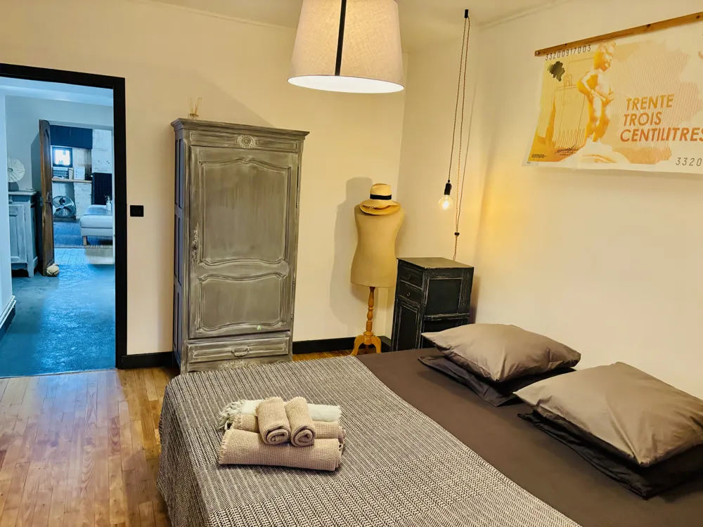 Bruxsel bedroom, double bed and old wardrobe